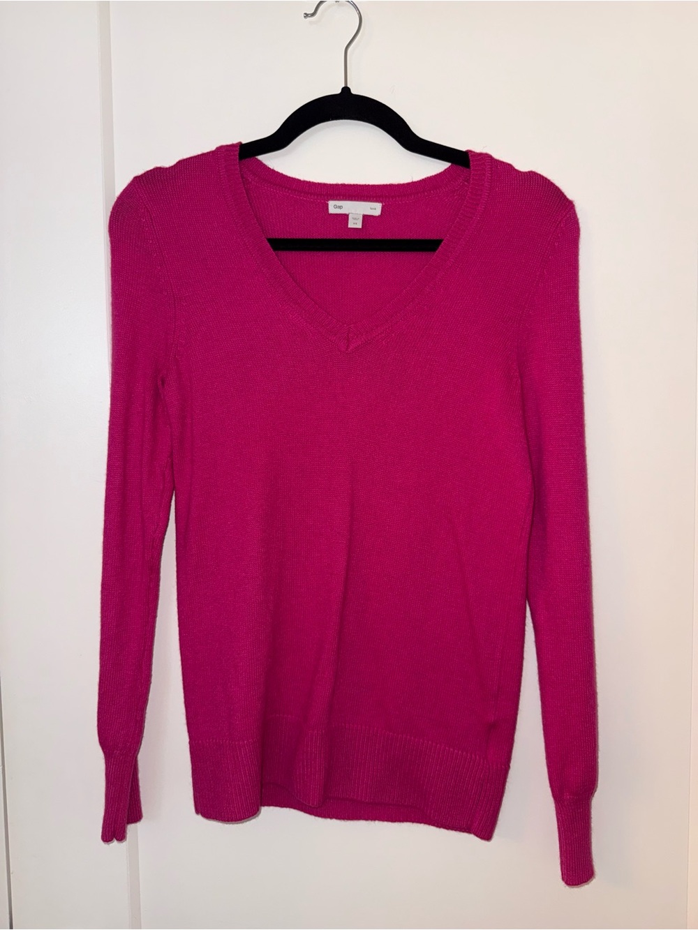 GAP Women's V-Neck Sweater in Hot Pink